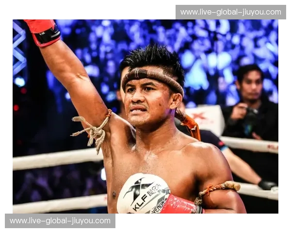 诸神之巅的终极碰撞：当“泰拳黑王子”遇见“美丽死神”，谁才是格斗界的永恒图腾？